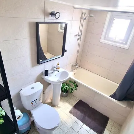 Unique 2br Apt 11 With 300mbit Plus Netflix Apartmán