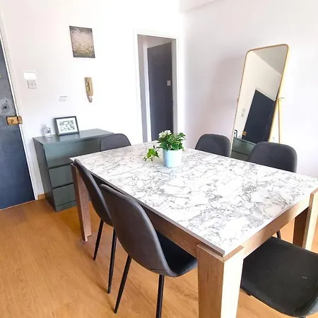 Unique 2br Apt 11 With 300mbit Plus Netflix