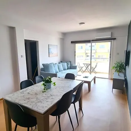 Unique 2br Apt 11 With 300mbit Plus Netflix *